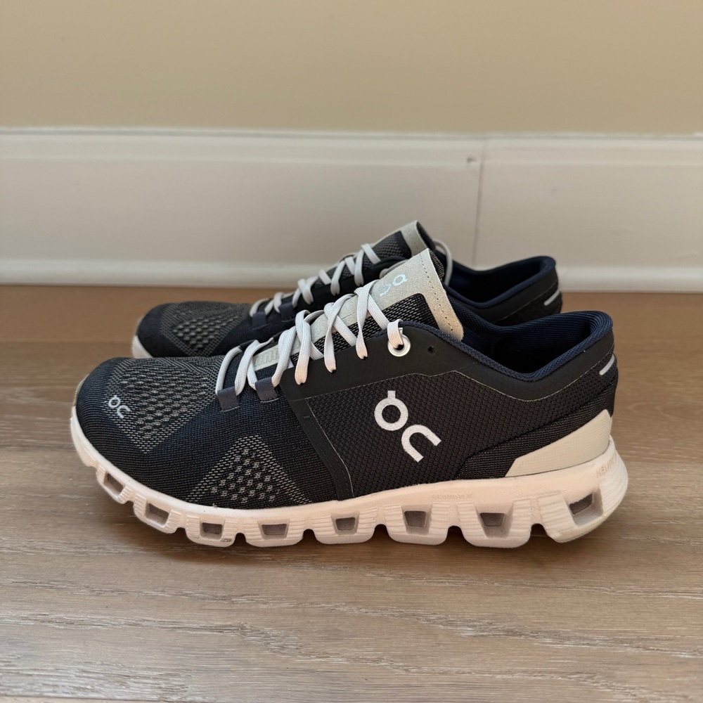 On Running womensBlack and White Cloud Sneakers
